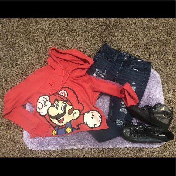 Forever 21 Tops - Forever 21 Mario cropped sweater sz sm euc hooded